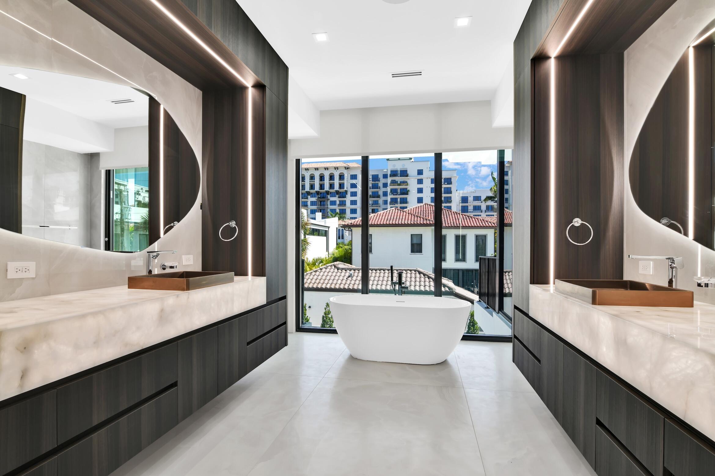 KINGS COURT - Residential