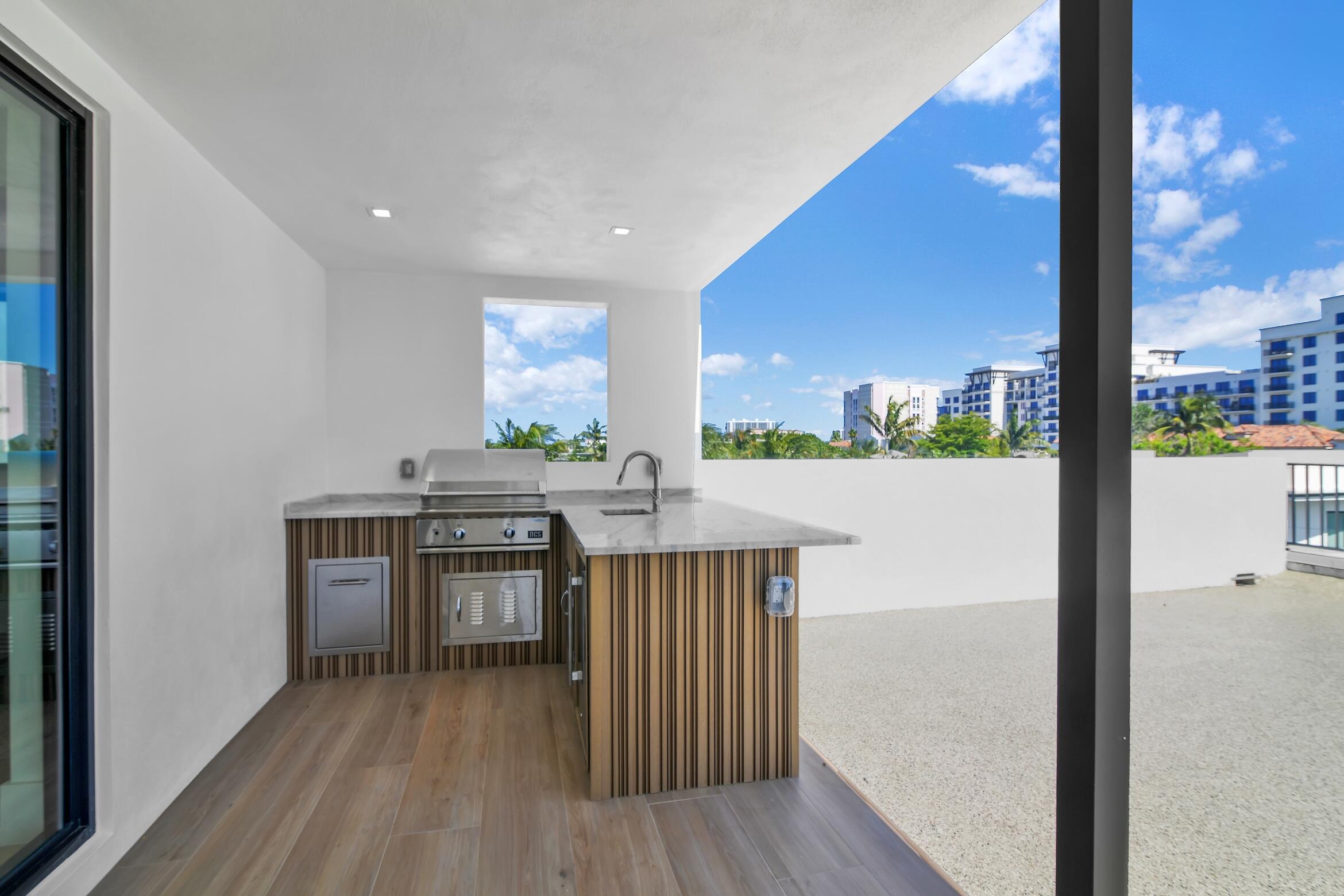 KINGS COURT - Residential