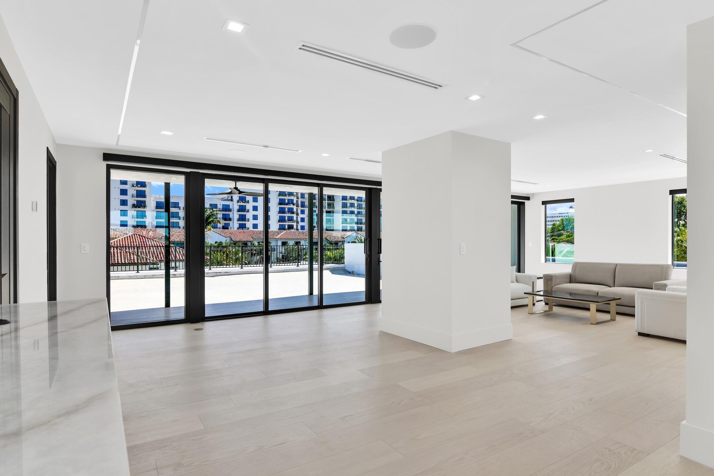 KINGS COURT - Residential