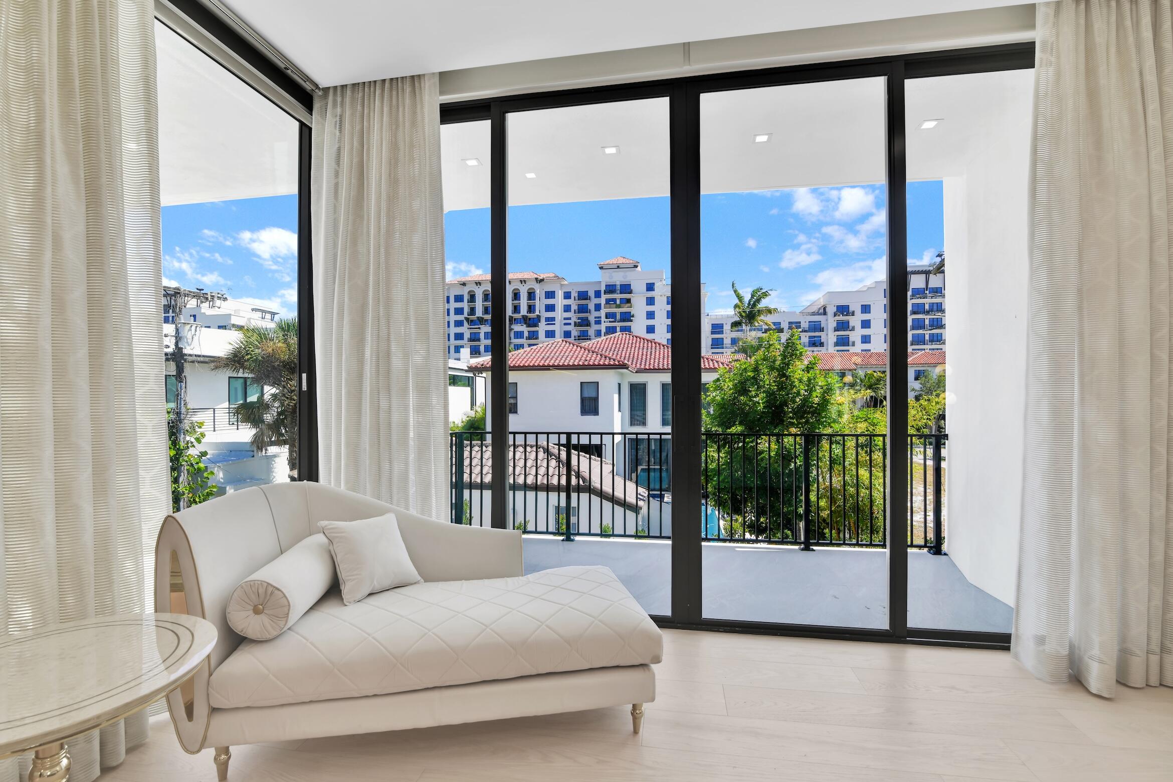 KINGS COURT - Residential