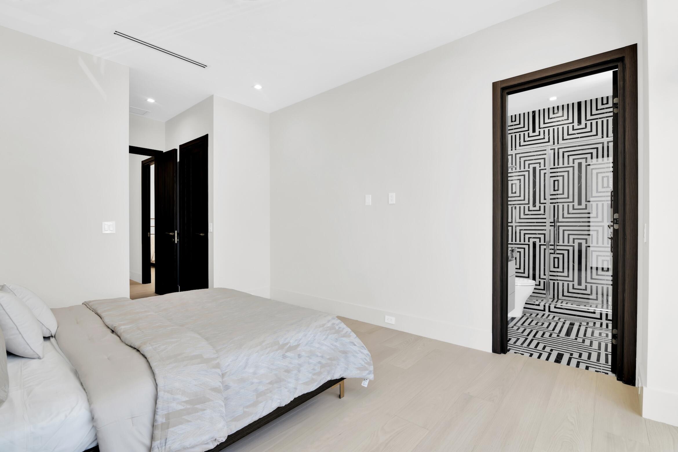 KINGS COURT - Residential