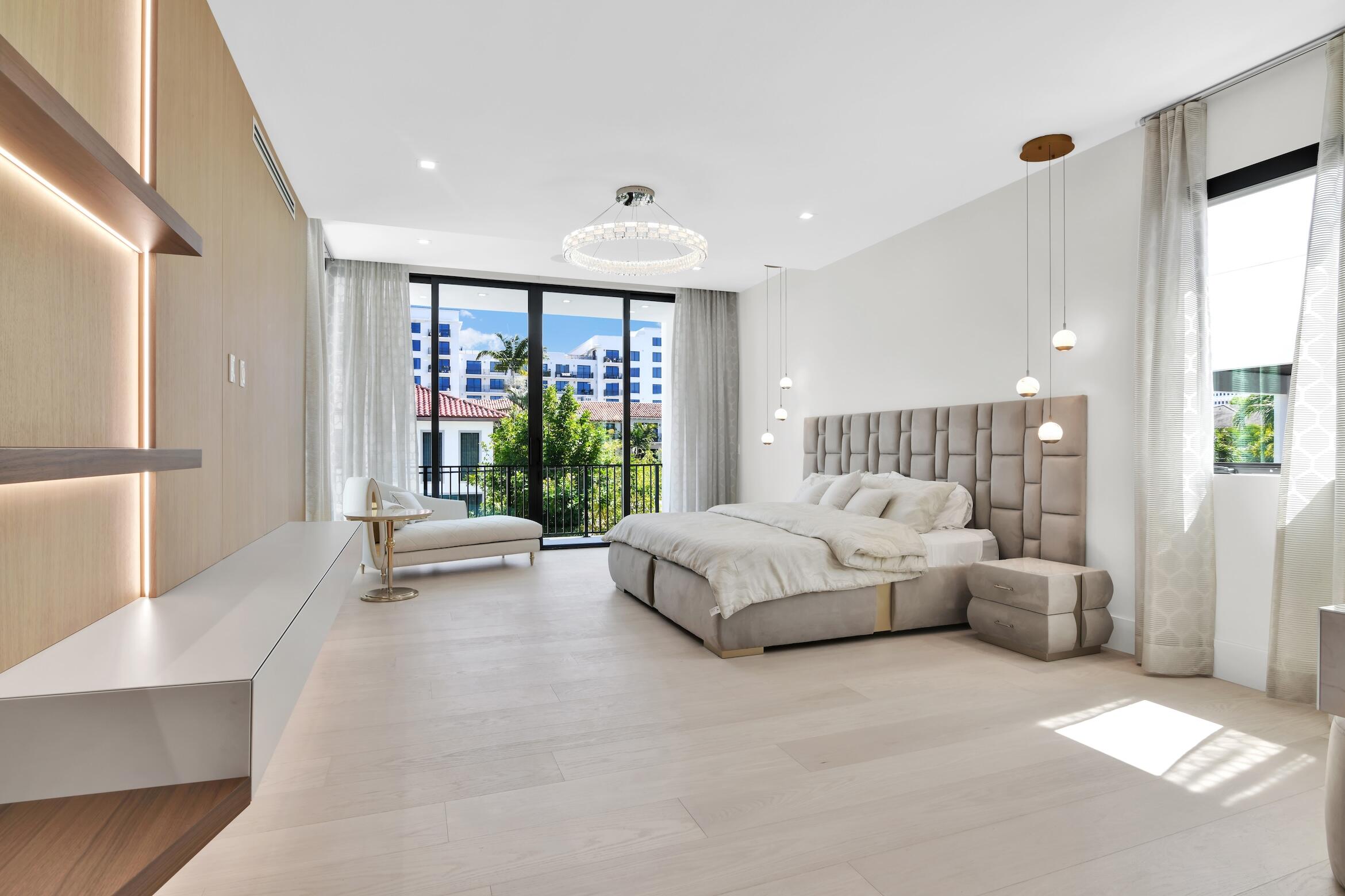 KINGS COURT - Residential