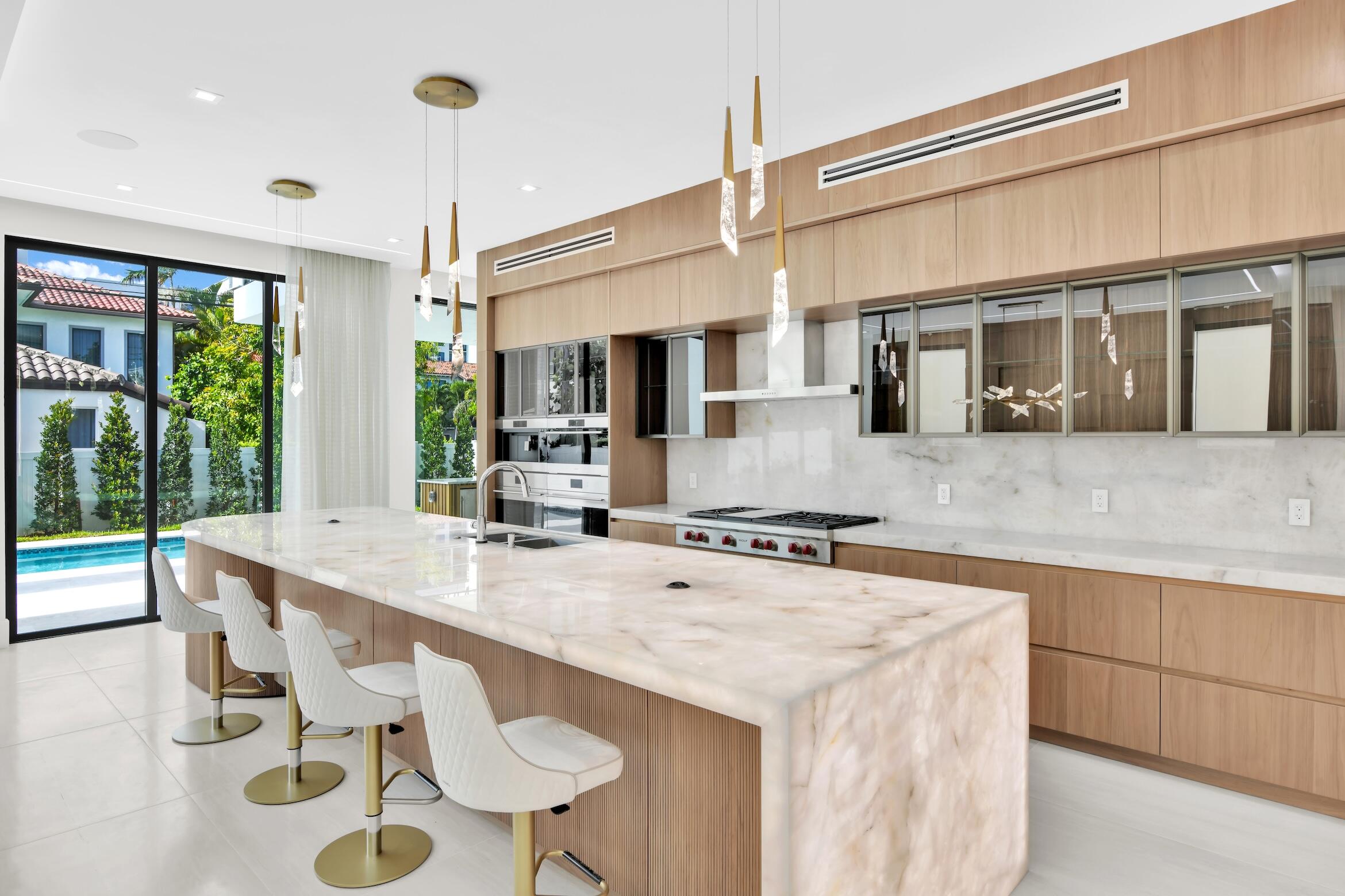 KINGS COURT - Residential