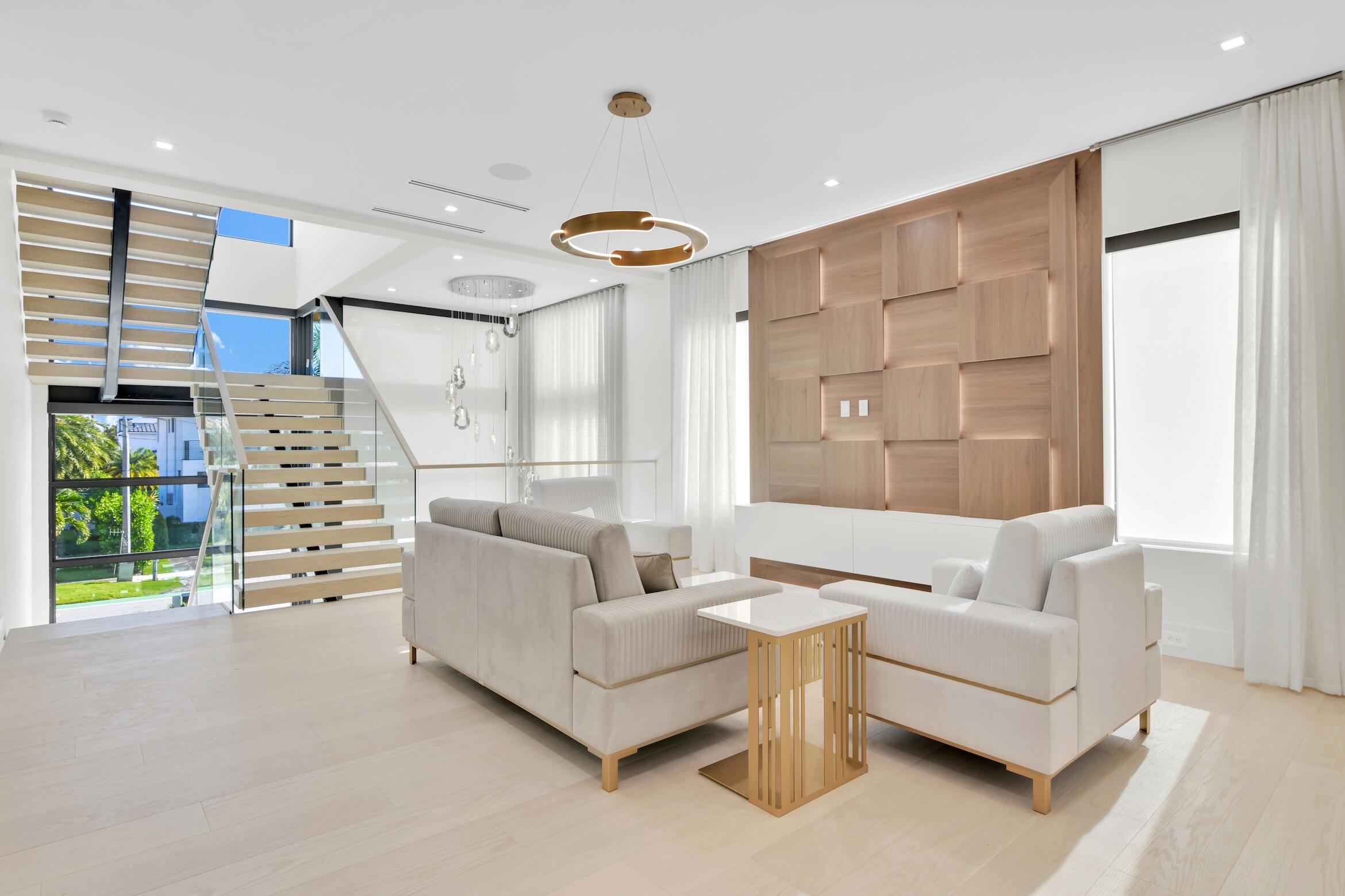 KINGS COURT - Residential