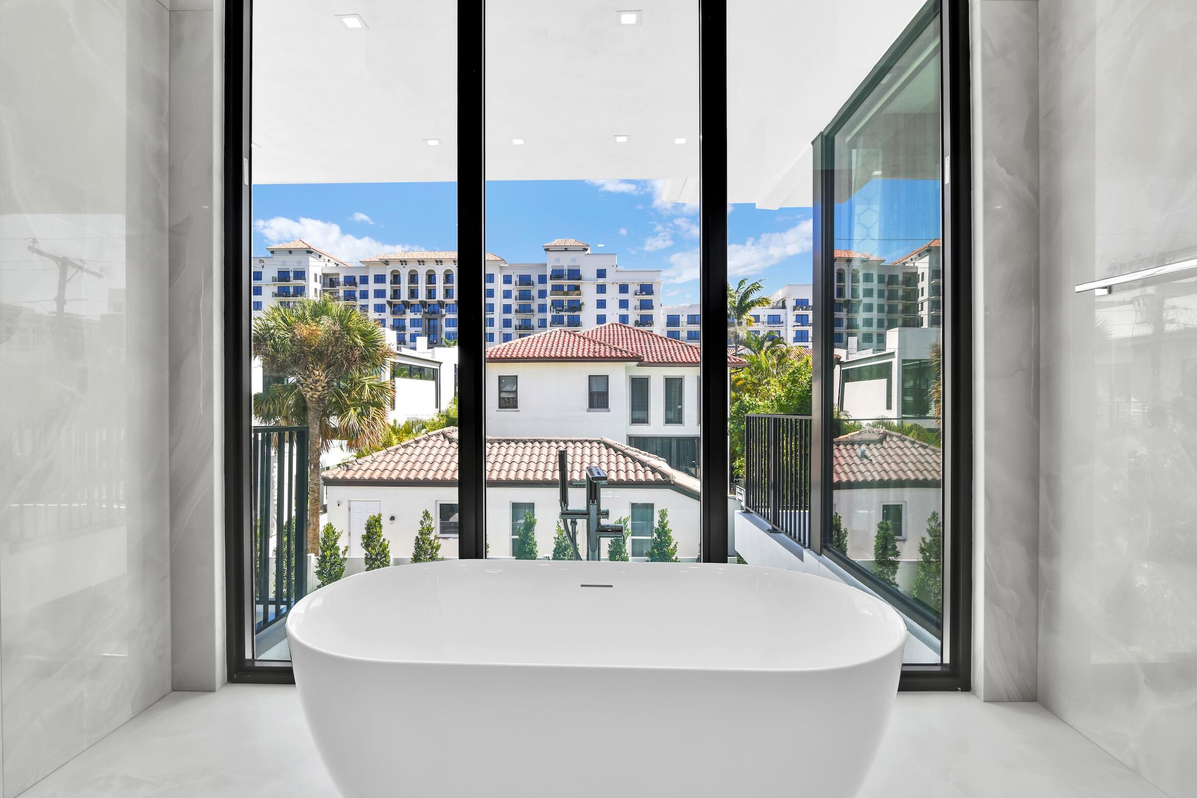 KINGS COURT - Residential