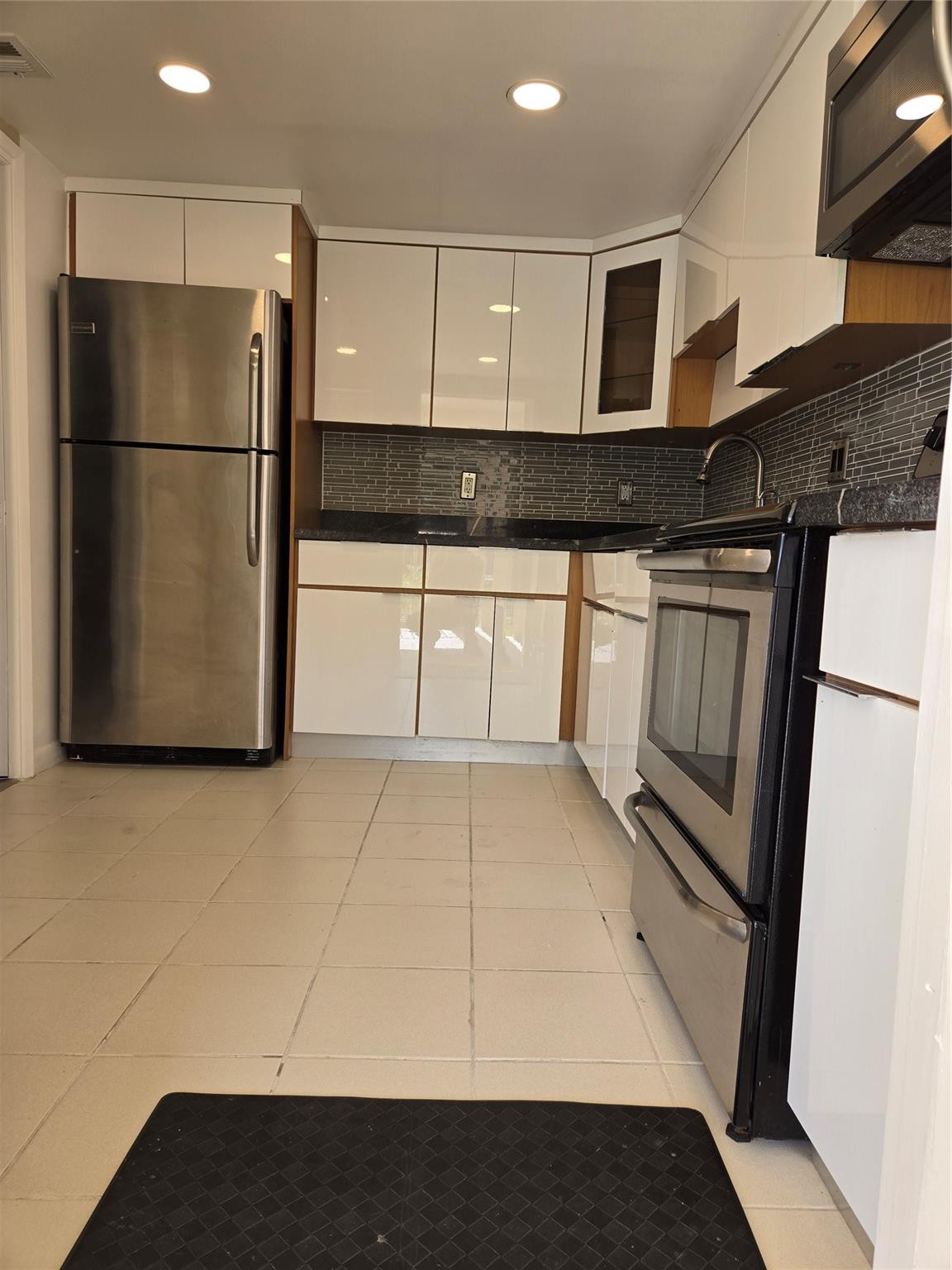 PALM AIRE COUNTRY CLUB - Residential Lease