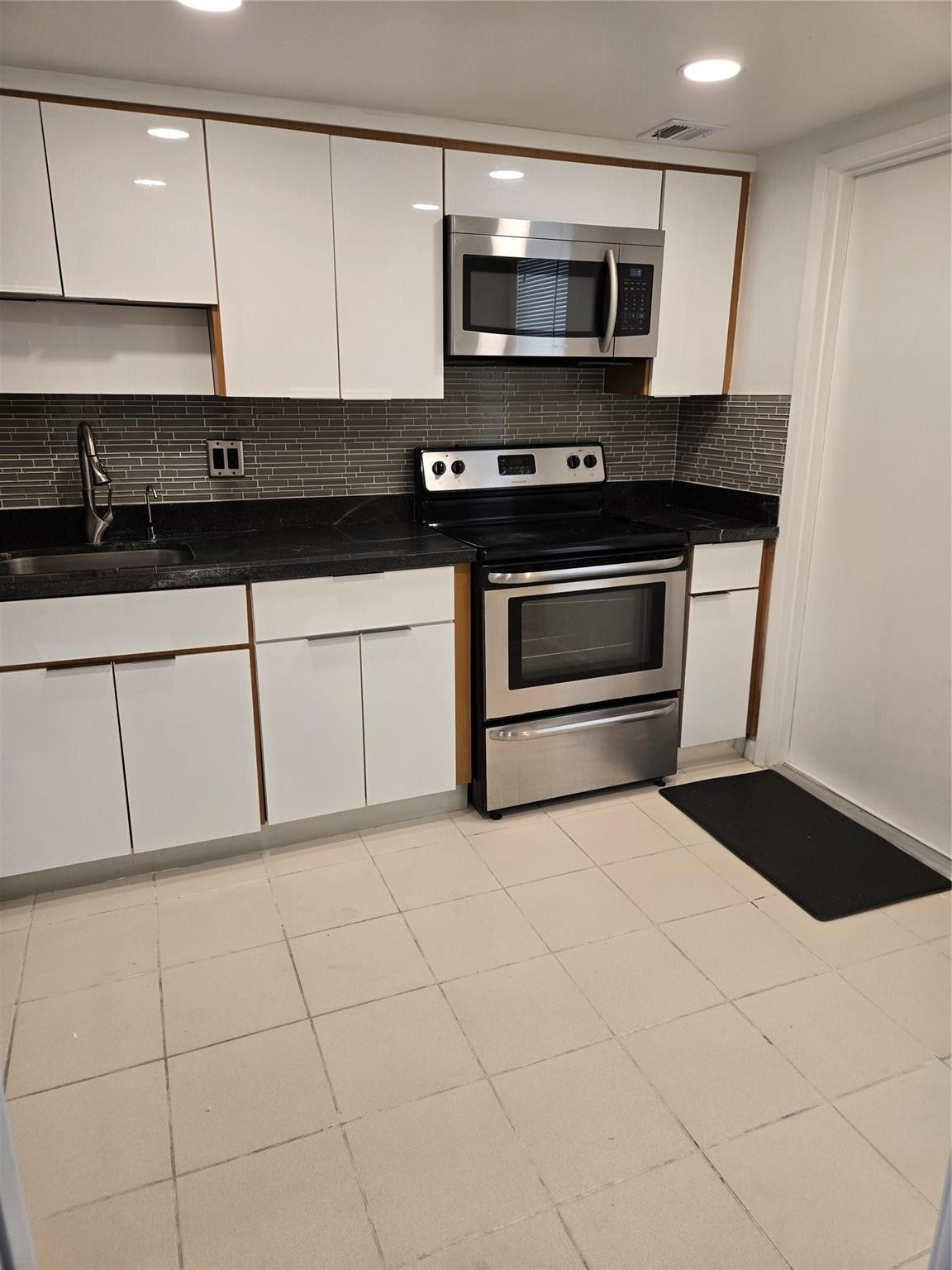 PALM AIRE COUNTRY CLUB - Residential Lease