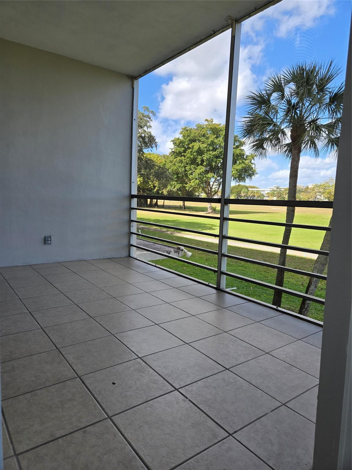 PALM AIRE COUNTRY CLUB - Residential Lease