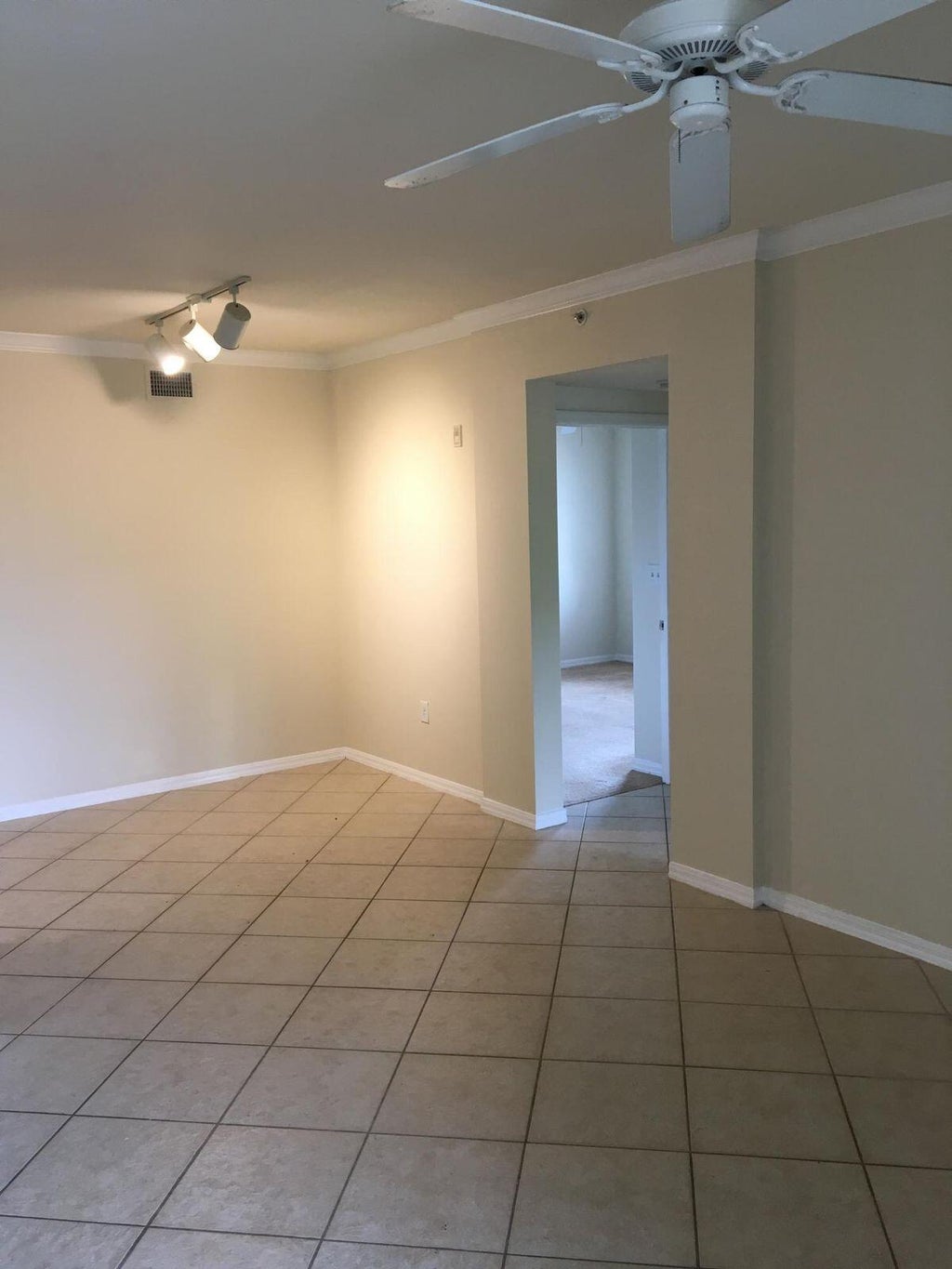 Photo of 6410 Emerald Dunes Drive #304, West Palm Beach, FL 33411 (MLS # R10958859)