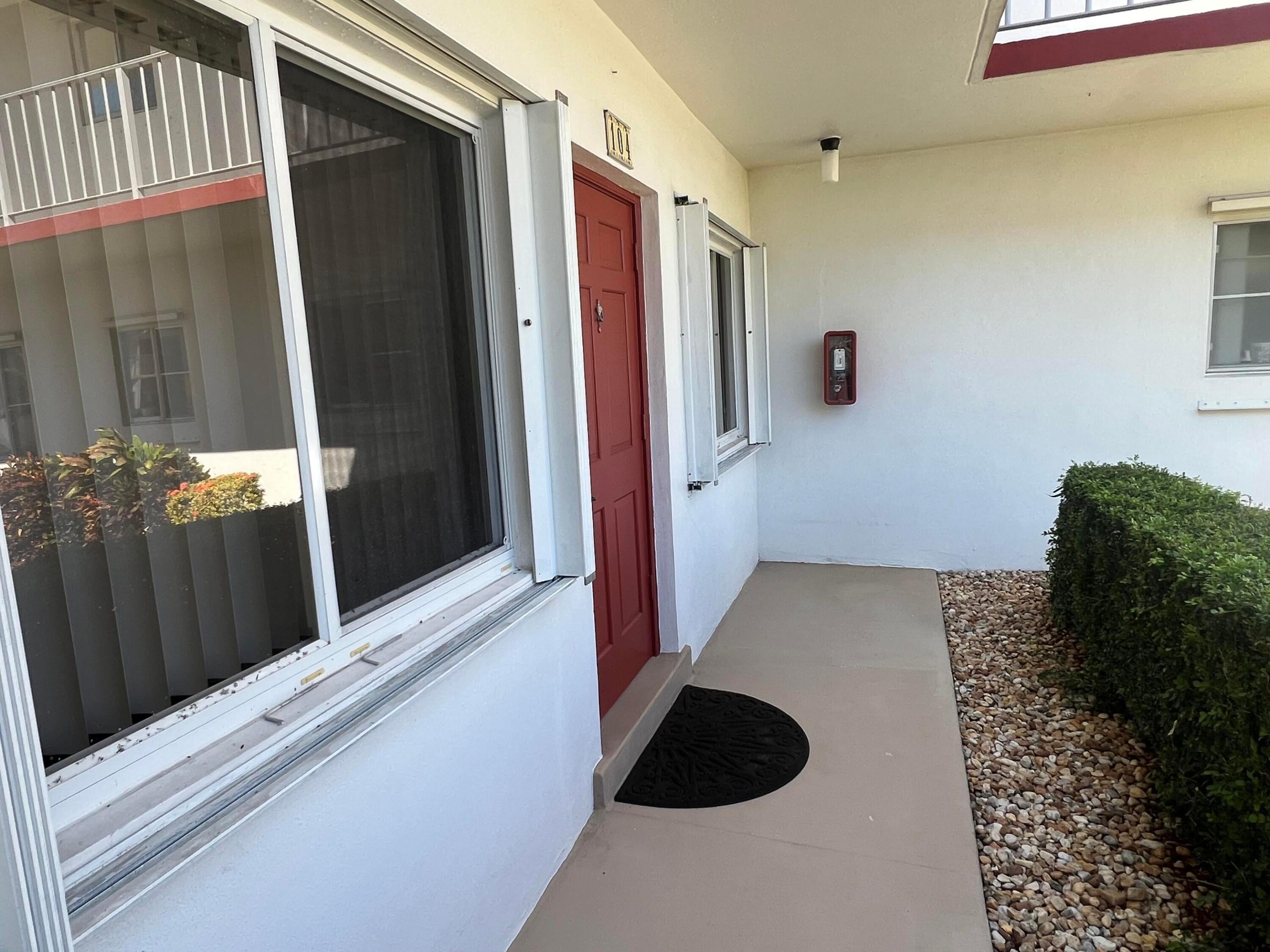 3320 Lake Osborne Drive