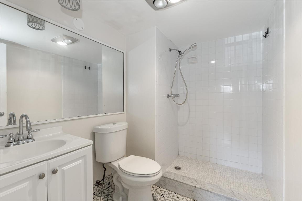 HOLLYBROOK GOLF AND - Residential