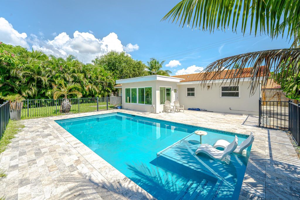 Photo of 450 NE 38th Street, Boca Raton, FL 33431 (MLS # R11101510)