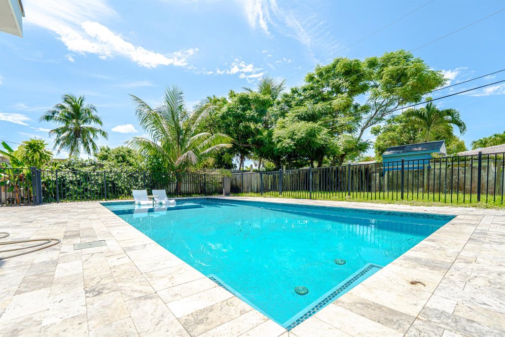 Photo of 450 NE 38th Street, Boca Raton, FL 33431 (MLS # R11101510)