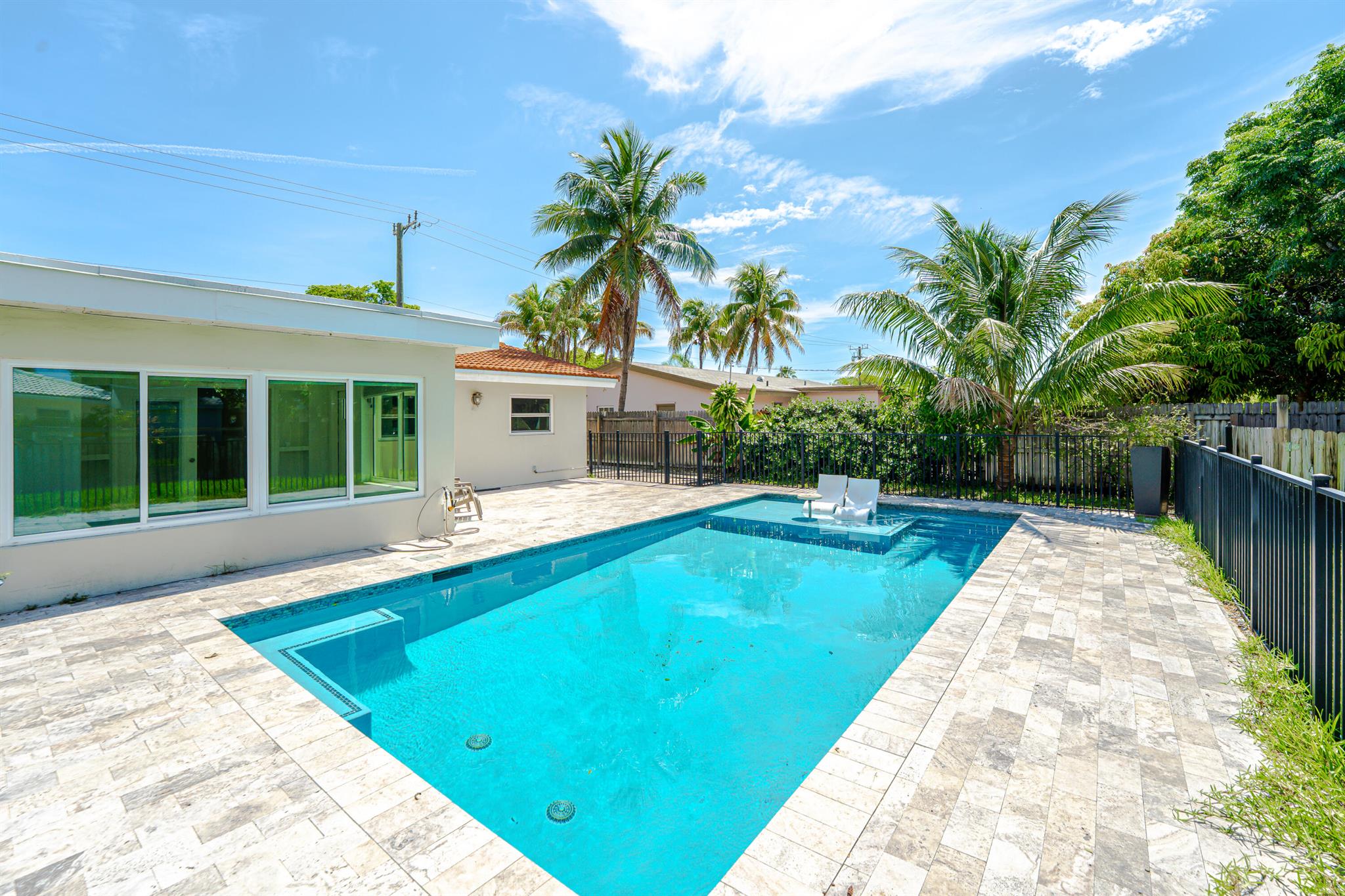 450 NE 38th Street