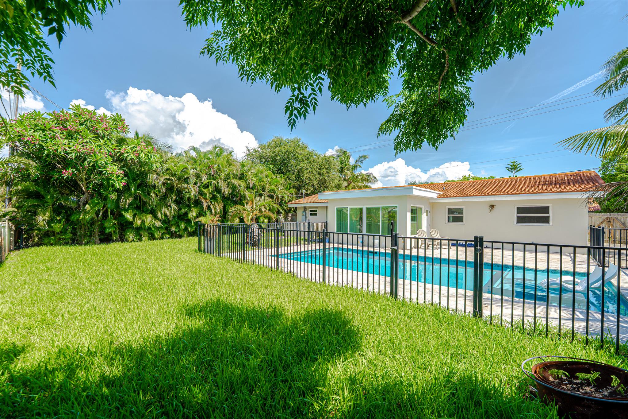 450 NE 38th Street