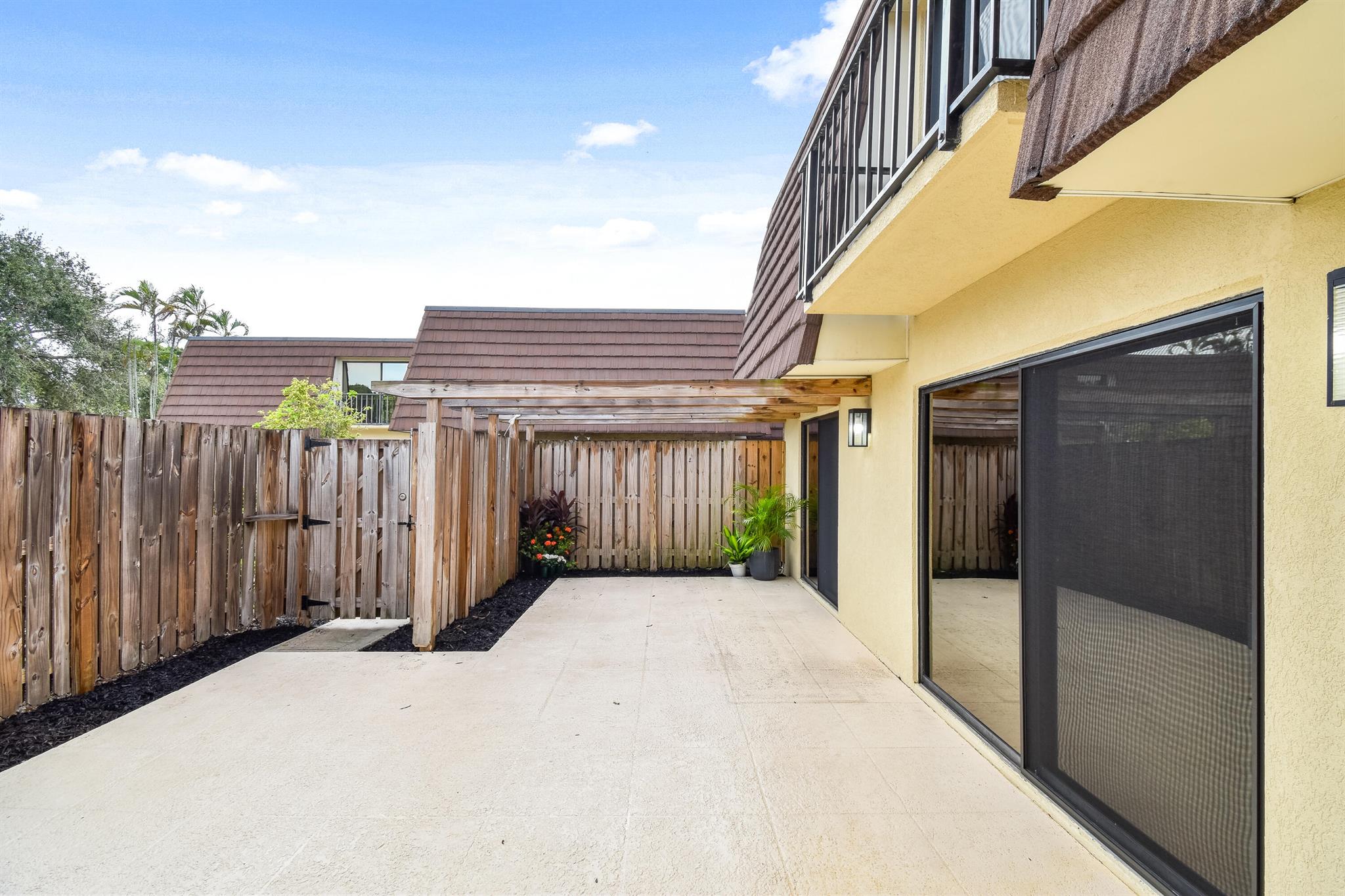 GARDEN LAKES - Residential Lease