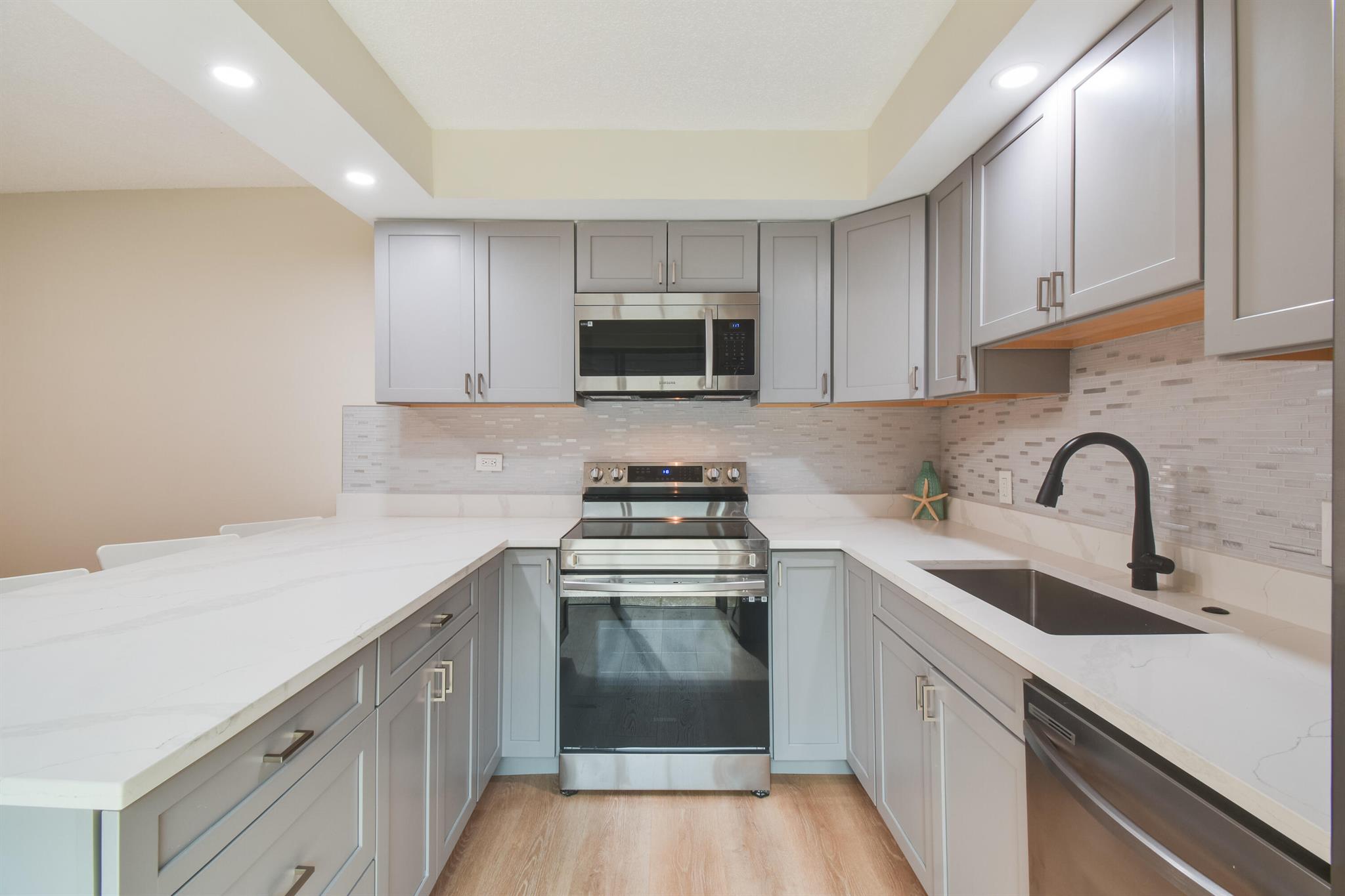 GARDEN LAKES - Residential Lease