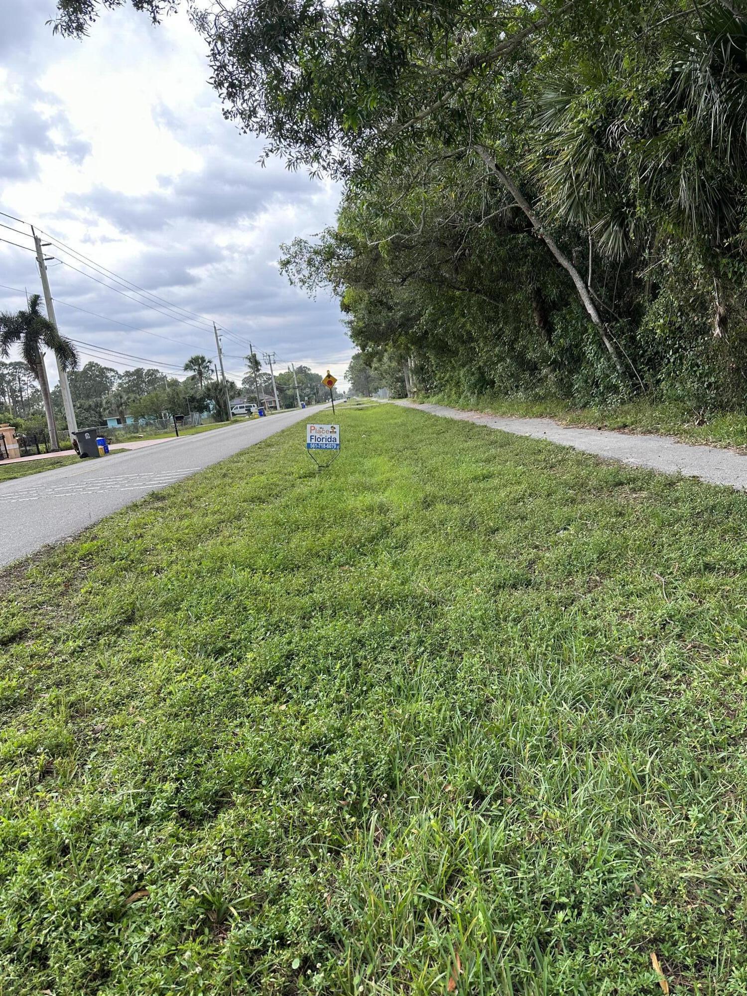 GREAT LOCATION IN THE ACREAGE!QUIET ROAD AND PERFECT TOBUILD YOUR DREAM HOME-NO HOA!ON PAVED ROAD AND CANAL AT THE BACK.Buyers and Buyers' agent to verify all sizes and dimensions.