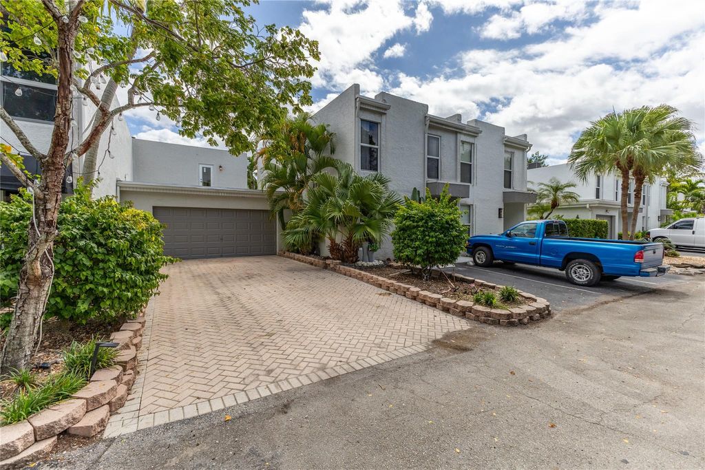 Photo of 657 Cypress Ln #26A, Fort Lauderdale, FL 33305 (MLS # F10532688)