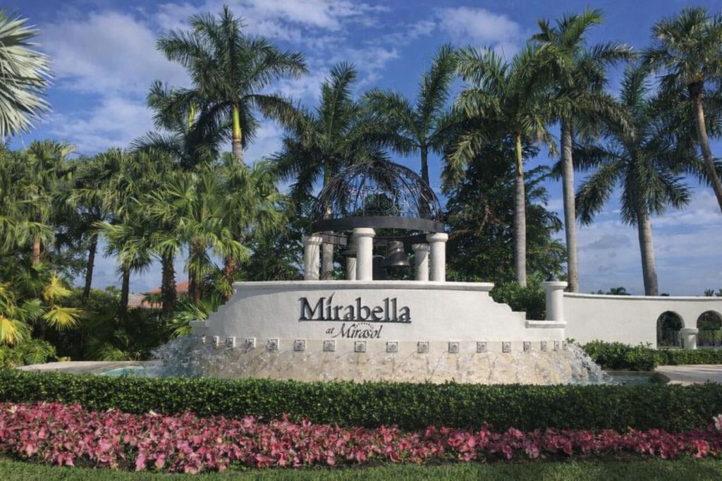 Photo of 118 Casa Grande Court, Palm Beach Gardens, FL 33418 (MLS # B26005616)