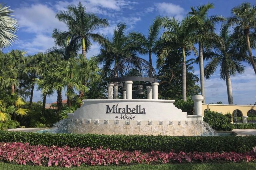 Photo of 118 Casa Grande Court, Palm Beach Gardens, FL 33418 (MLS # B26005616)