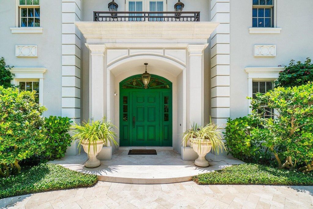 Photo of 134 Seagate Road, Palm Beach, FL 33480 (MLS # R10901837)