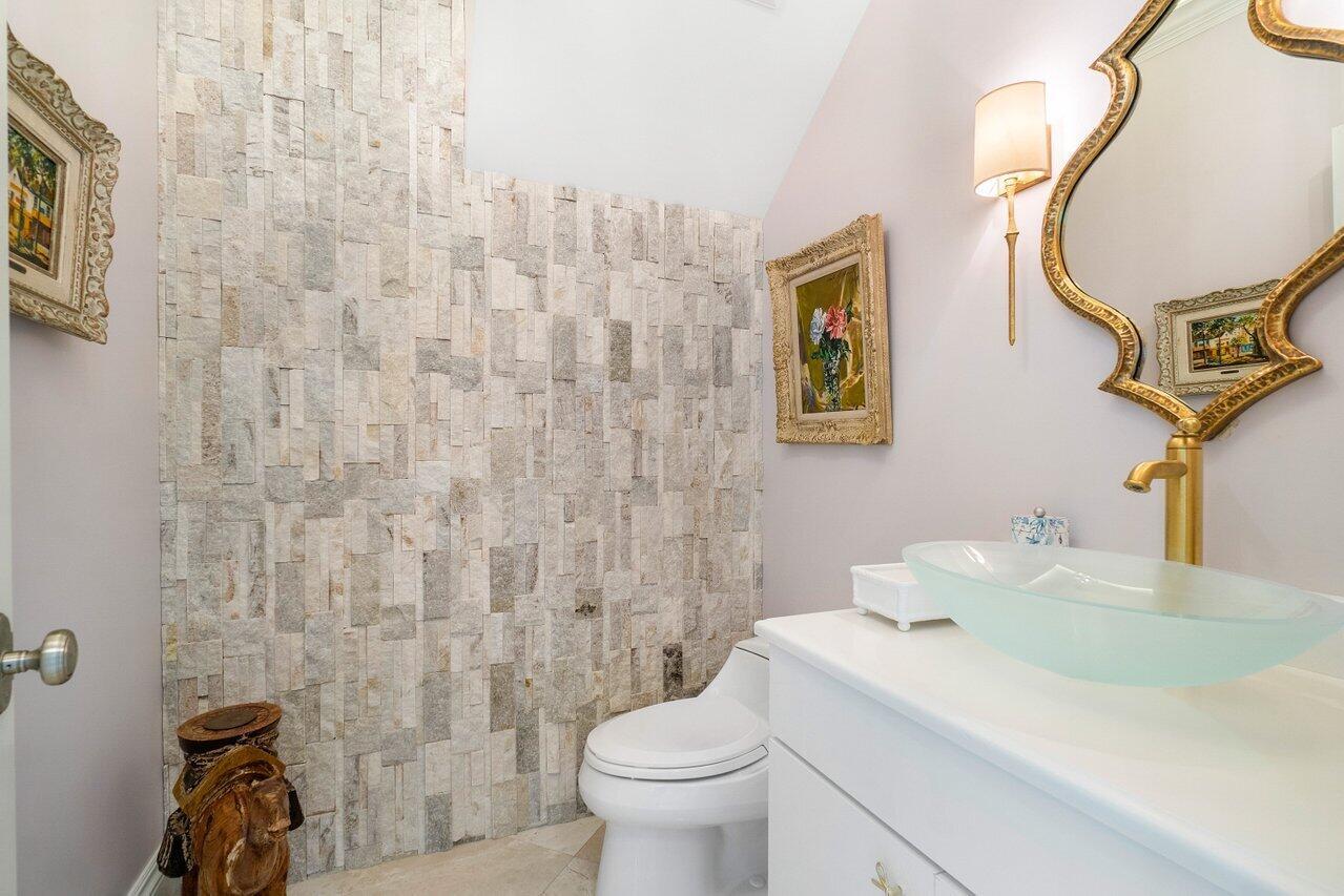 NORTH SHORE - Residential Lease