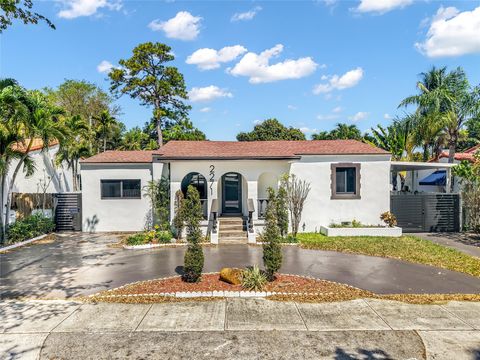2271 SW 19th Ter Miami FL 33145