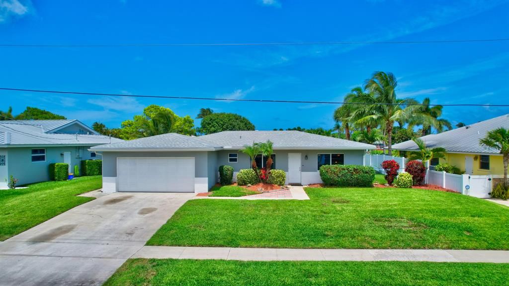 Photo of 2518 SW 12th Street, Boynton Beach, FL 33426 (MLS # R10726062)