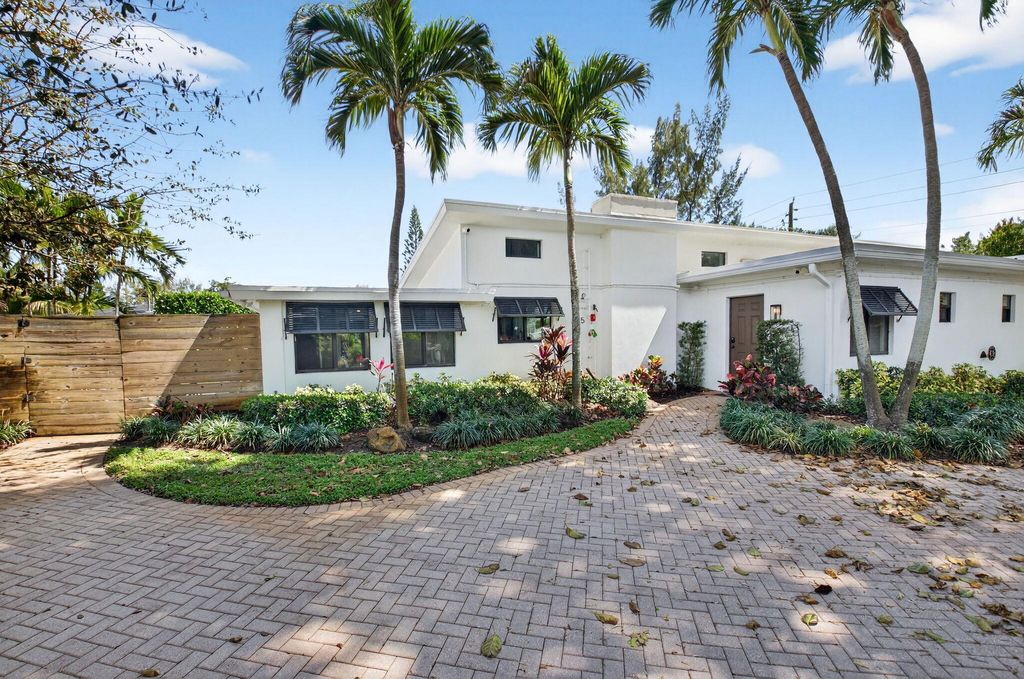Photo of 245 Seacrest Lane, Delray Beach, FL 33444 (MLS # B26004208)