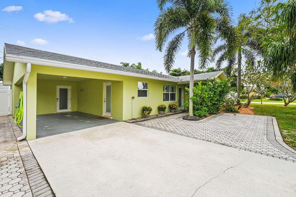 Photo of 1617 Venus Avenue, Jupiter, FL 33469 (MLS # R10756381)