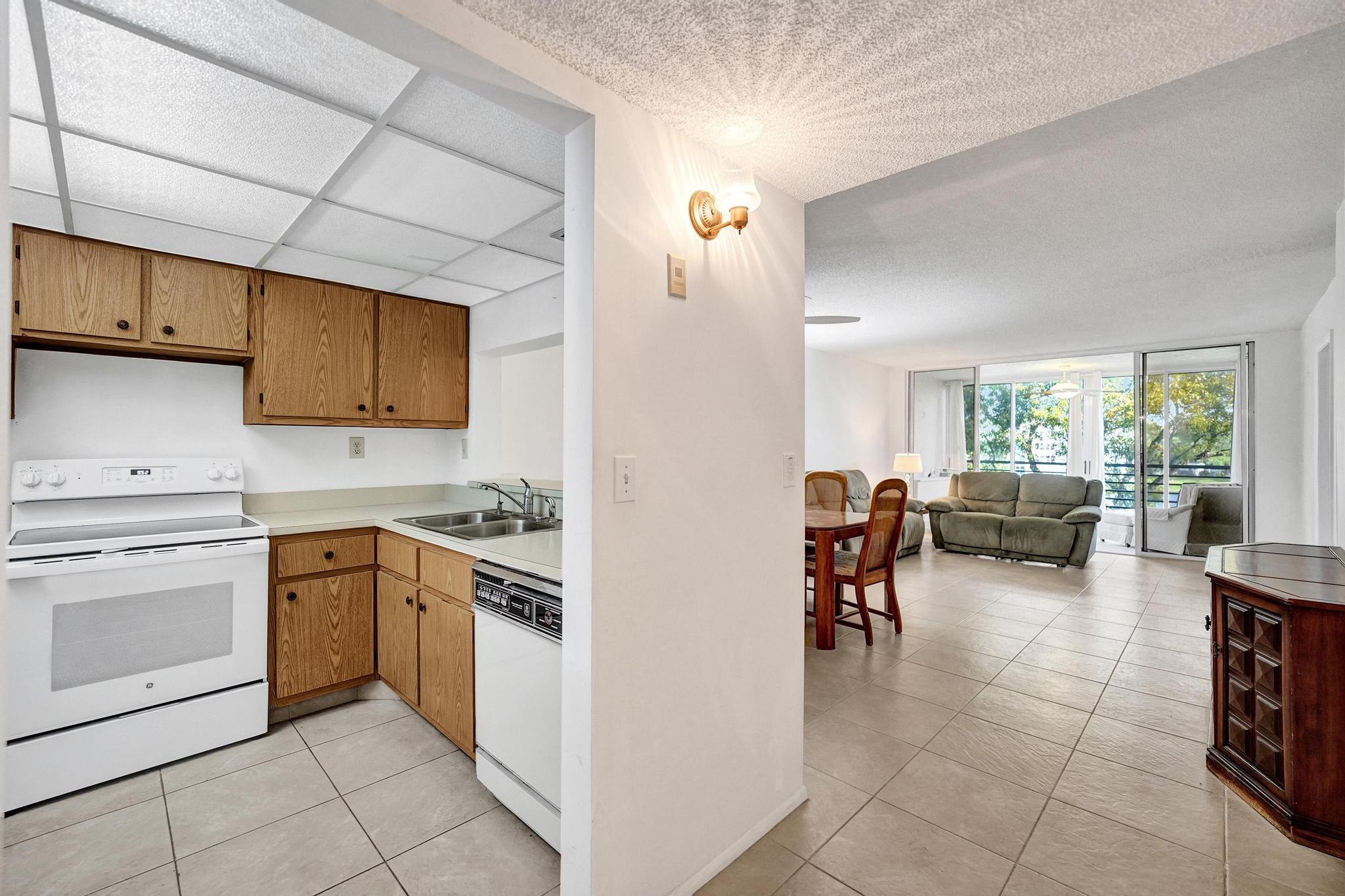 9531 Seagrape Drive 305