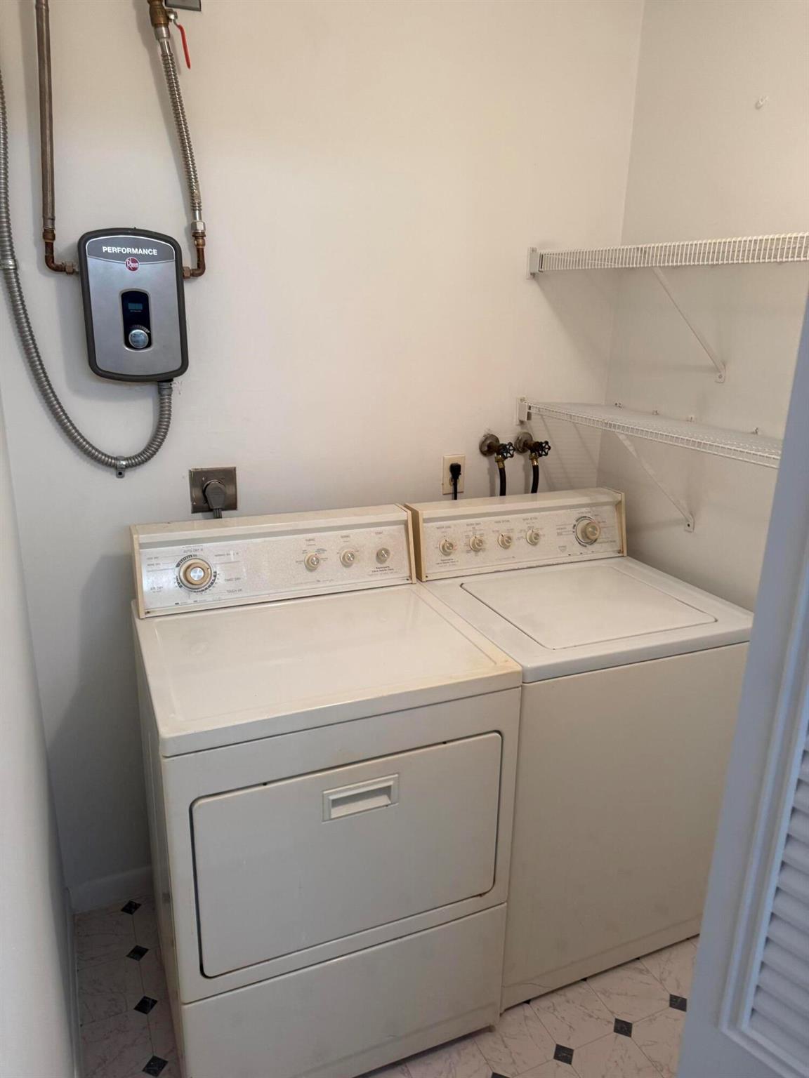 LA PINATA CONDO - Residential