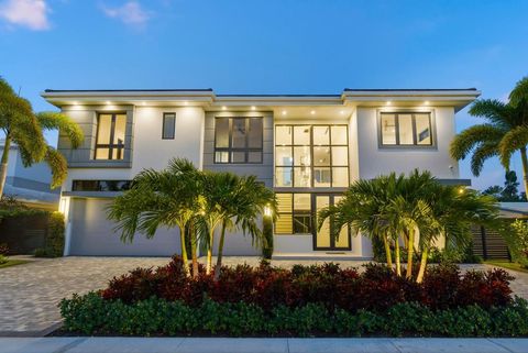 Photo of 1050 NE 3rd Avenue, Boca Raton, FL 33432 (MLS # R11149125)