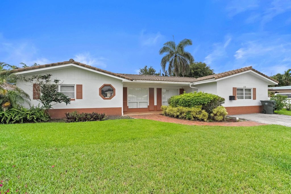 Photo of 818 W Camino Real Real, Boca Raton, FL 33486 (MLS # R11114006)