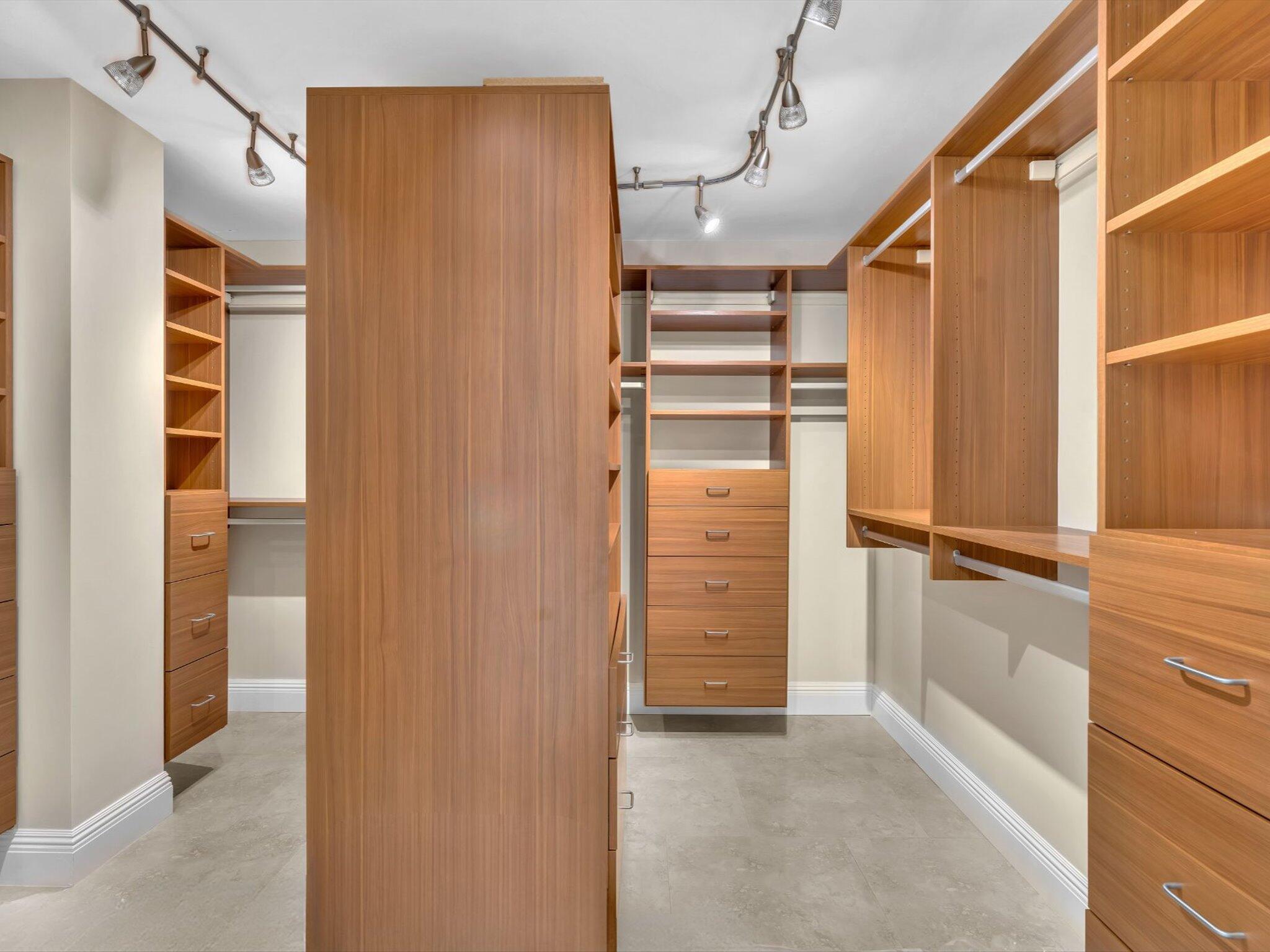 OCEAN TOWERS CONDO - Residential