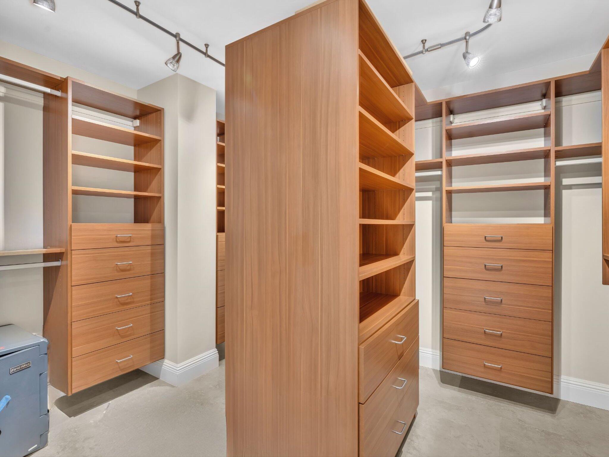 OCEAN TOWERS CONDO - Residential