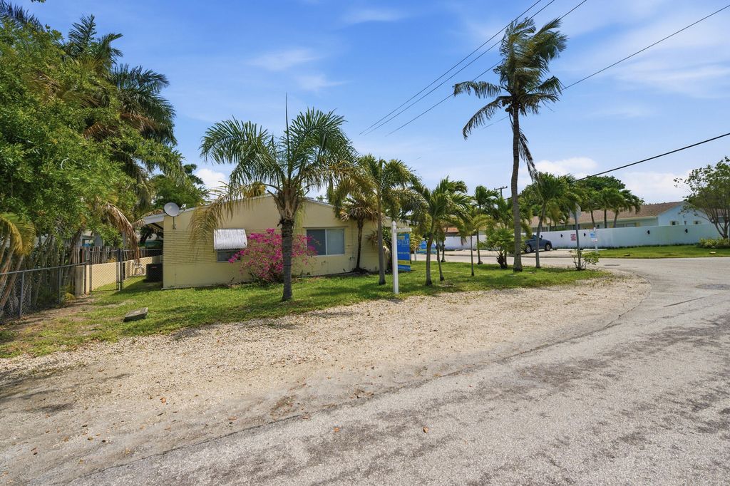 Photo of 20012005 NE 17th Court, Fort Lauderdale, FL 33305 (MLS # B26018483)