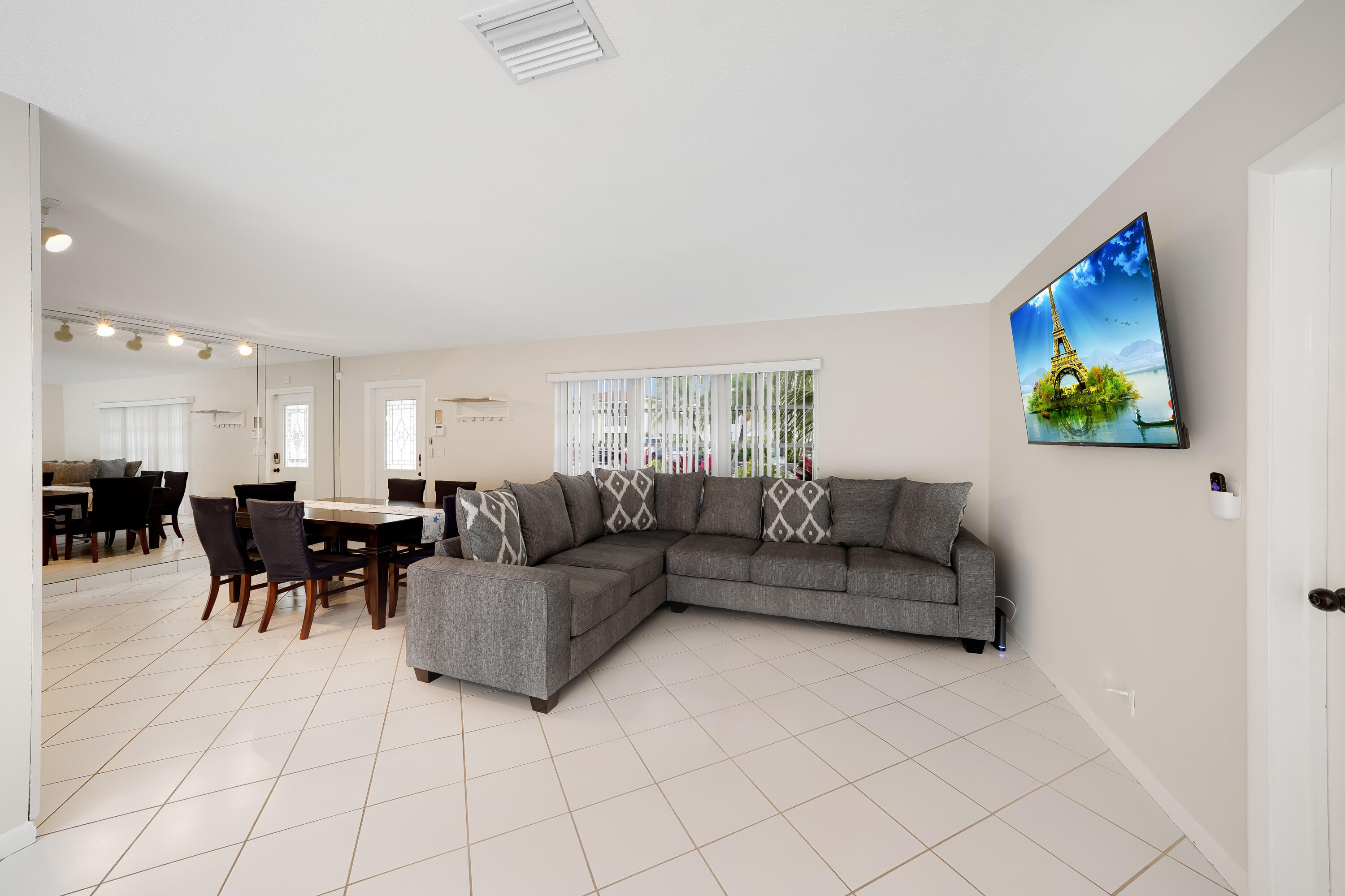 IMPERIAL POINT 5 SEC - Residential