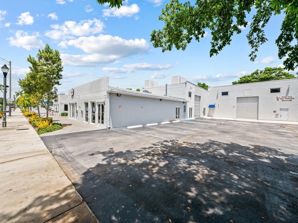 Photo of 603 NE 13th Street #C, Fort Lauderdale, FL 33304 (MLS # F10498150)