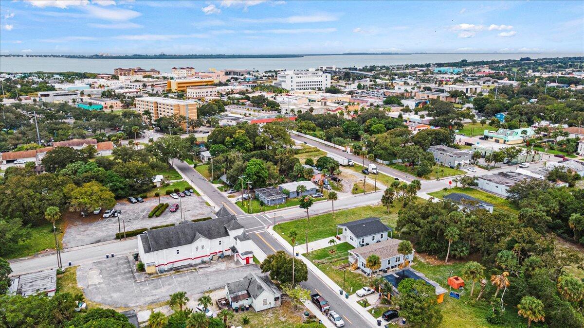 805 Avenue B, Fort Pierce, FL, 34950/$299,000 2 805 Avenue B