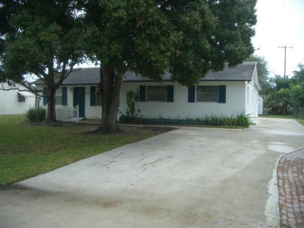 Photo of 403 Daly Drive, Jupiter, FL 33458 (MLS # R10936198)