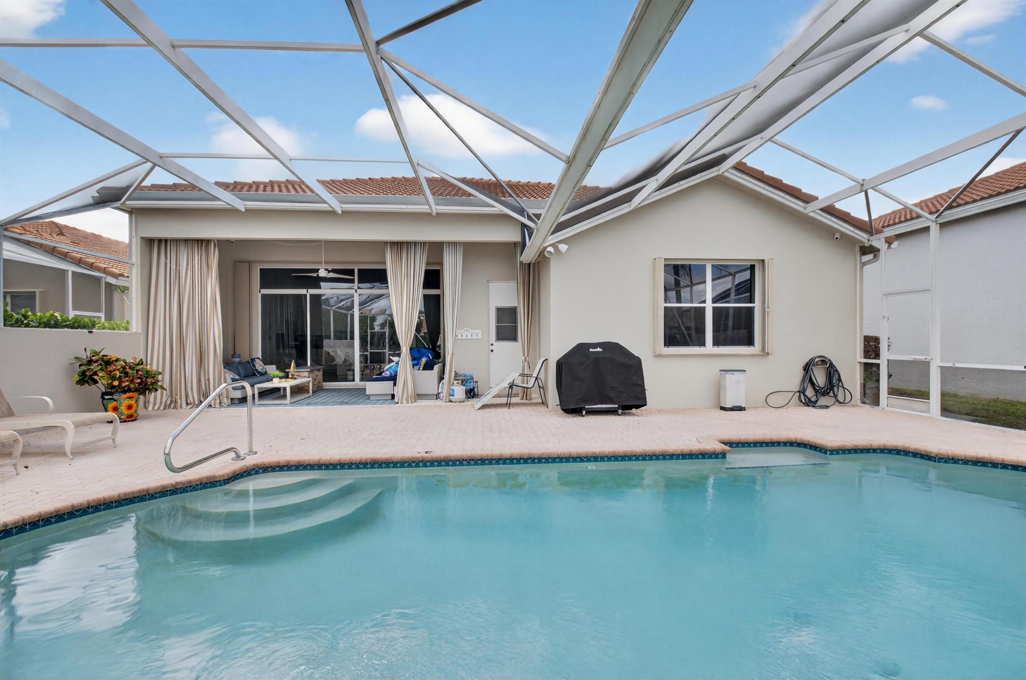 NEWPORT BAY CLUB - Residential