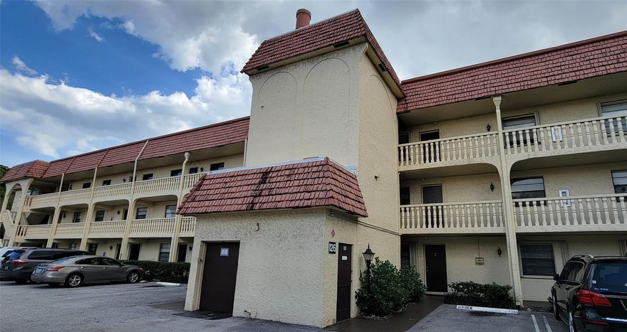 Beautiful 2/2 condo located just minutes to the beach, shopping, restaurants & I-95.No pets, No trucks, No rental first 2 years.