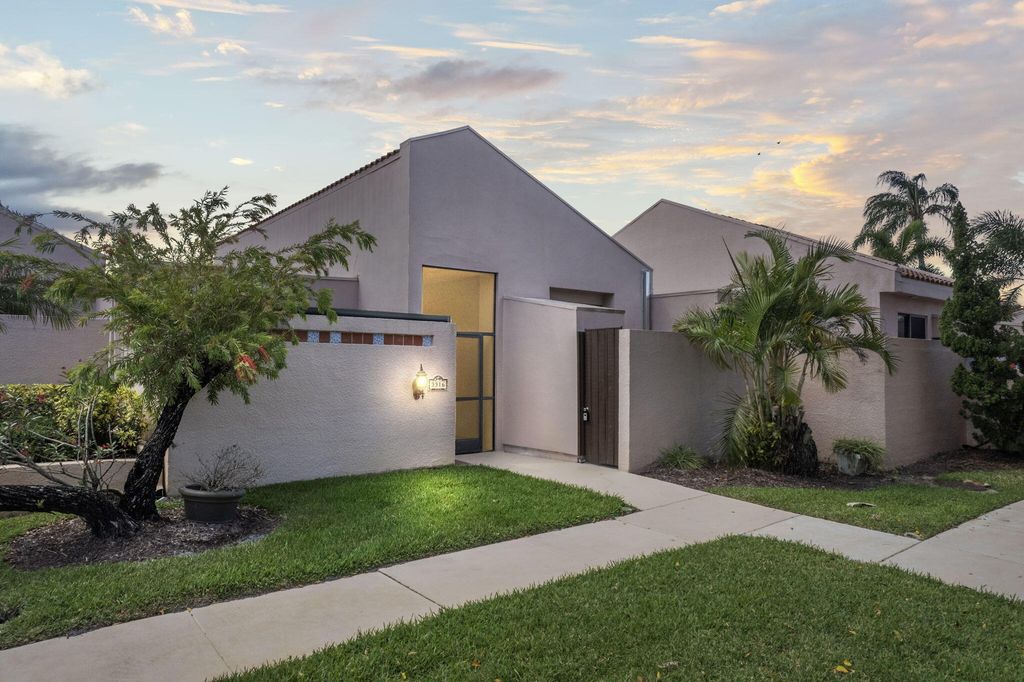 Photo of 3316 SE Sandpiper Circle, Port Saint Lucie, FL 34952 (MLS # R10972765)