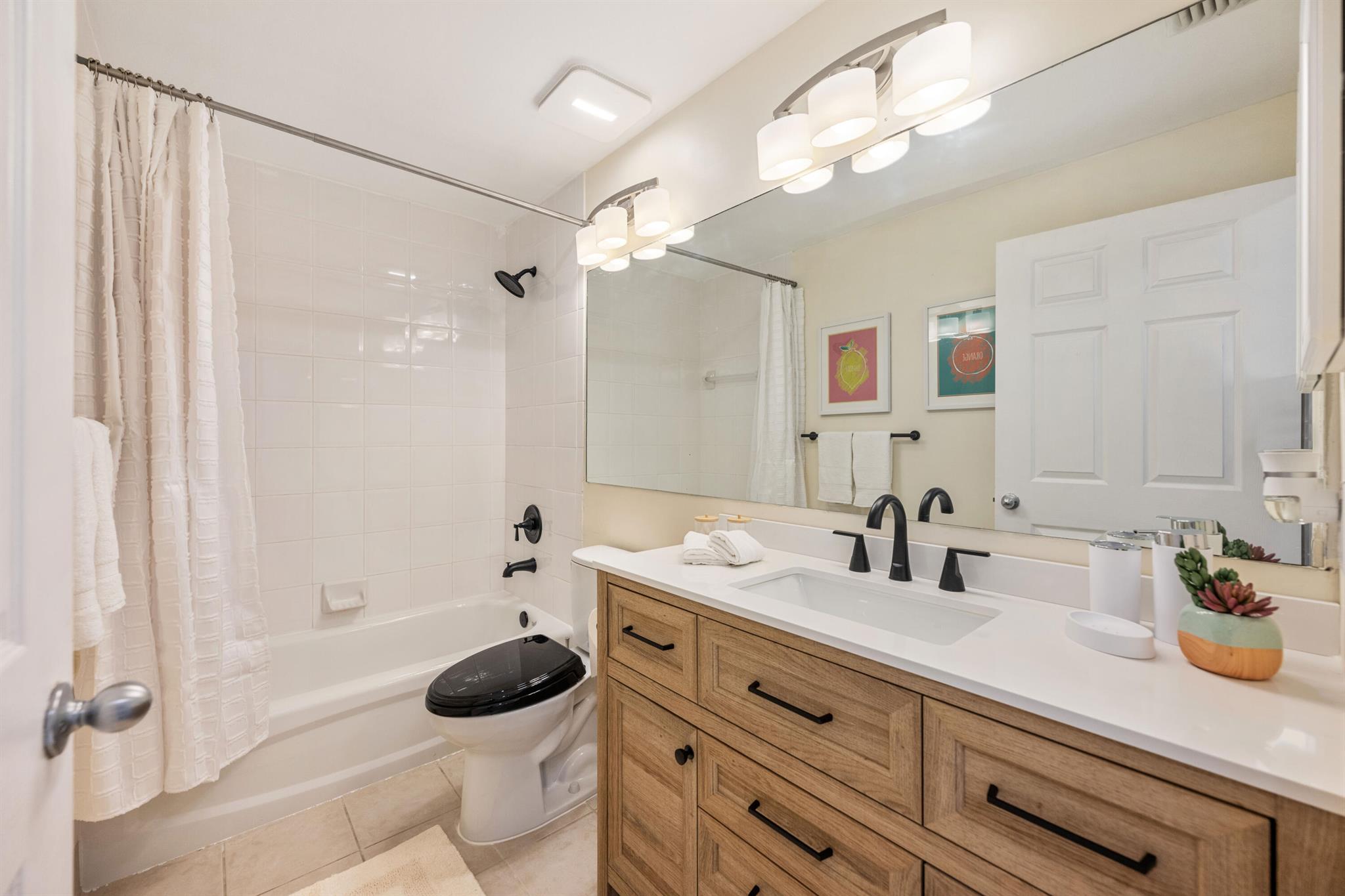 TOWER CONDO AT CITYPLACE - Residential