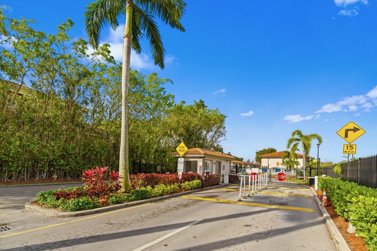 MIRAGE AT SAILBOAT COVE - Residential