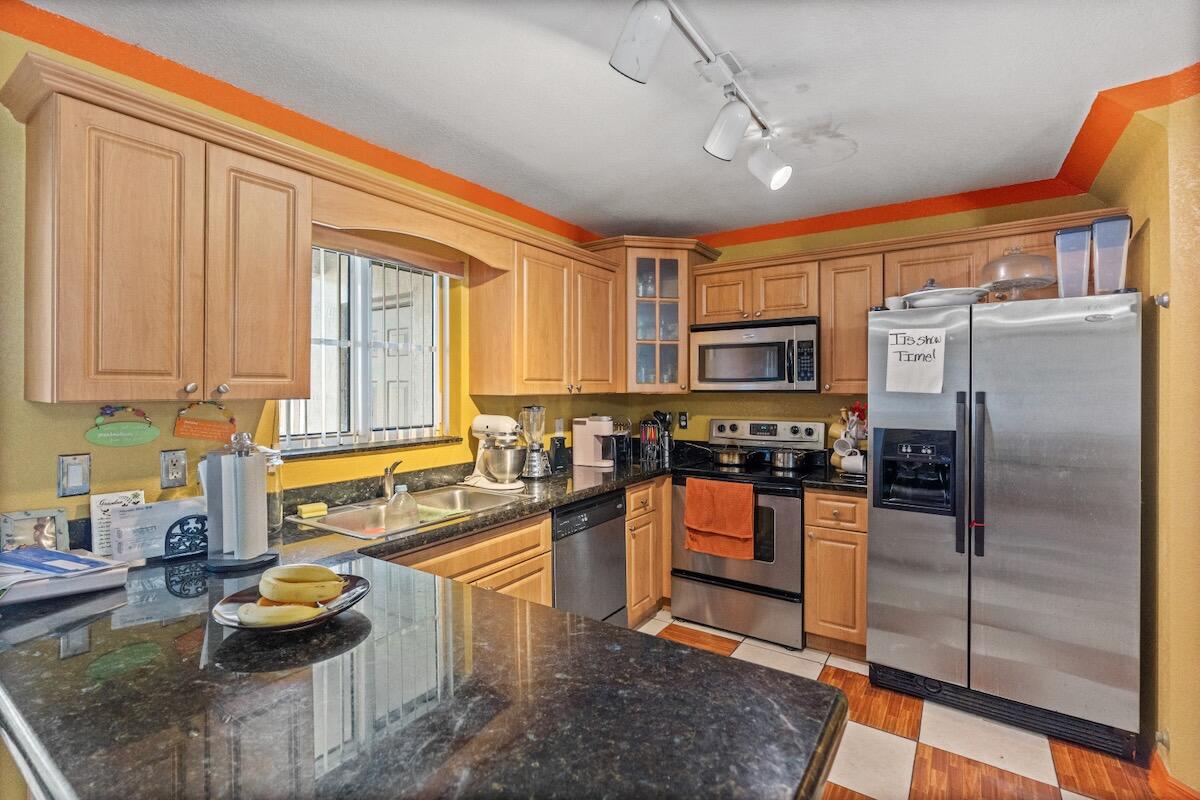 MIRAGE AT SAILBOAT COVE - Residential