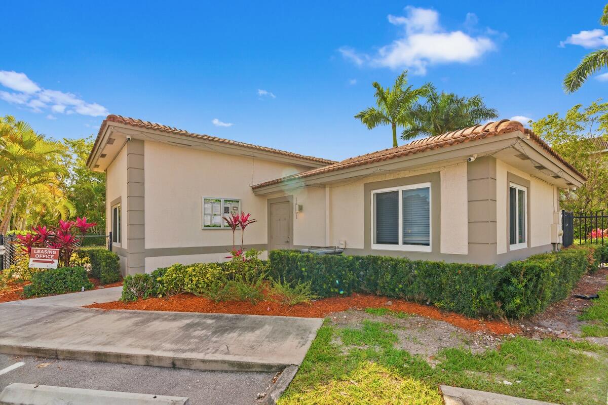 MIRAGE AT SAILBOAT COVE - Residential