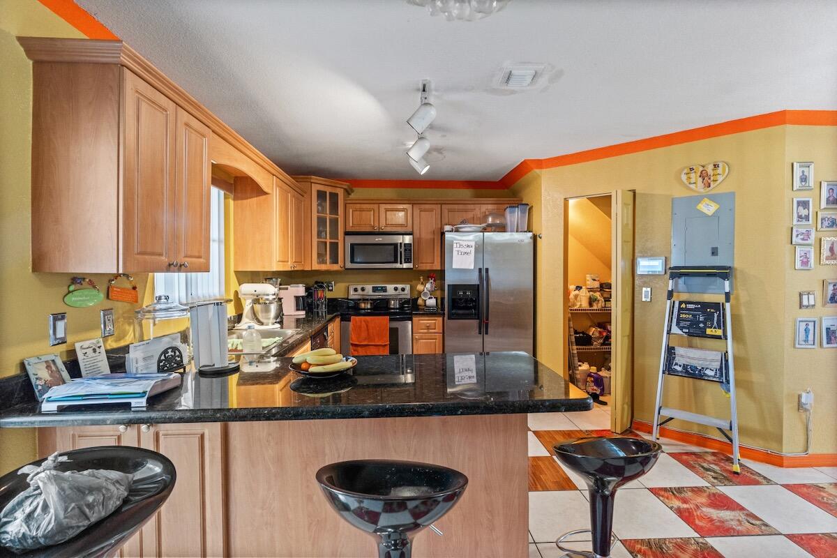 MIRAGE AT SAILBOAT COVE - Residential